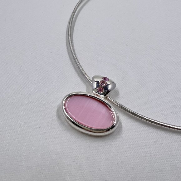 Pink Synthetic Cats Eye Jeweled Pendant 5” Diameter Silver Tone Necklace - Picture 4 of 7